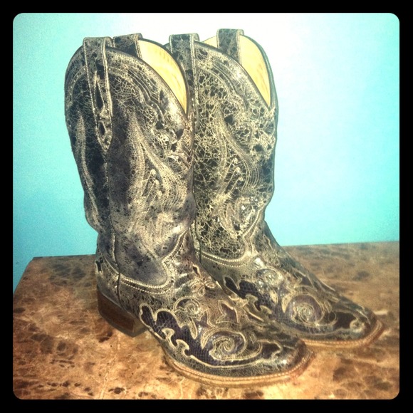 BLACK DISTRESSED CORRAL COWBOY BOOTS