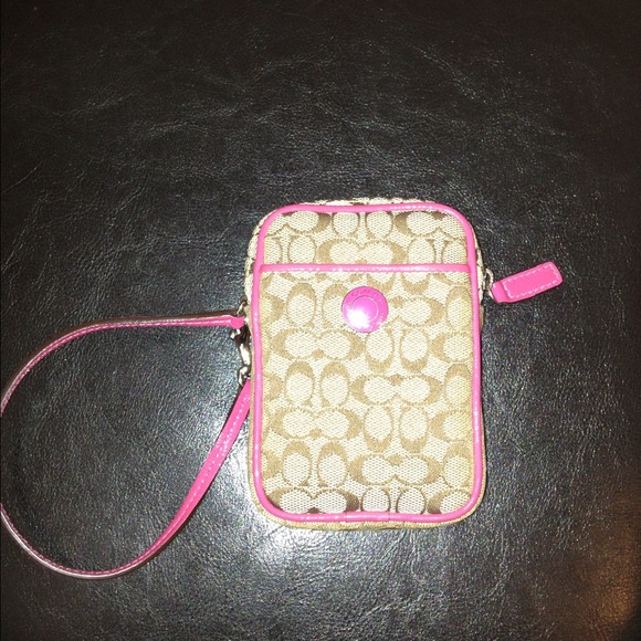 SOLD!! Coach wristlet - Picture 1 of 2