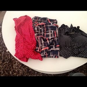 🌺🌺BUNDLE!!🌺🌺three tops!!