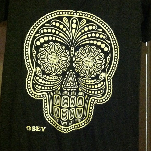 🚫Sold🚫 Glow in the Dark Obey Shirt - Picture 2 of 3