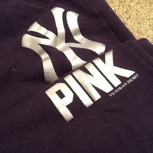 🚫SOLD IN BUNDLE🚫 Victoria Secret NYY Sweats