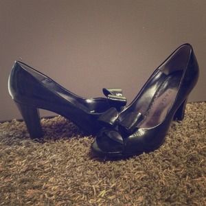 Rampage black peep toe pumps