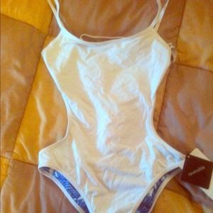 MARKDOWN Lululemon Heatwave Monokini