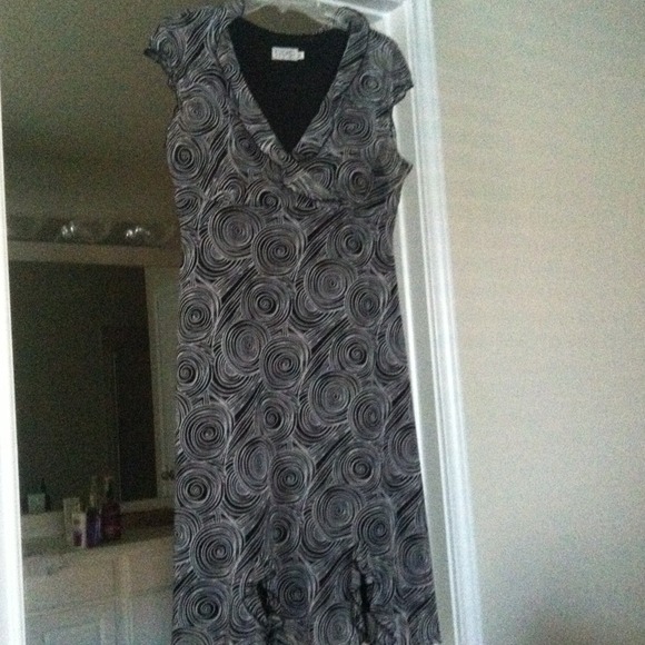 Dress - Picture 2 of 4