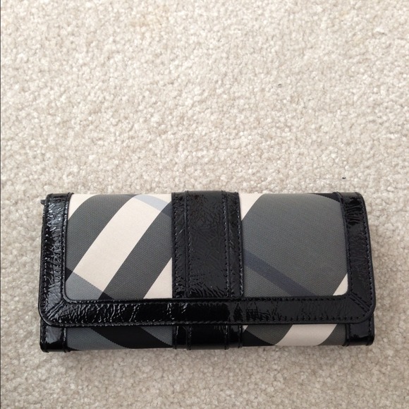 💗REDUCED💗Authentic Burberry wallet