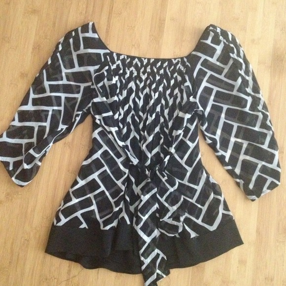 Dressy top with belt at waist - Picture 2 of 3