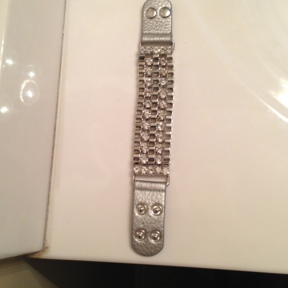 ✨Really cute silver Bracelet ✨
