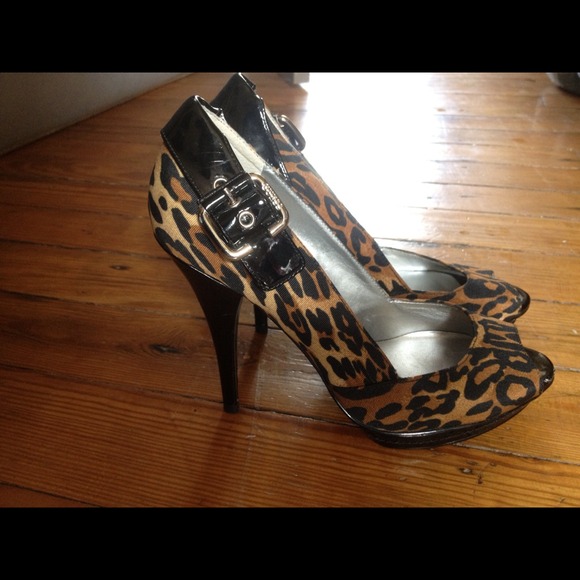 Guess Leopard print heels