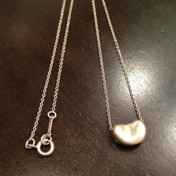 Tiffany & Co. Elsa Peretti mini bean necklace