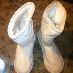 Very cute snow boots