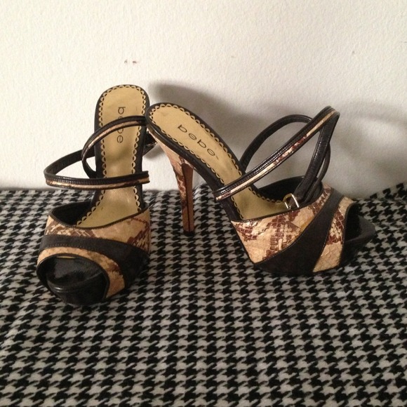 Designer: BeBe - Picture 1 of 1