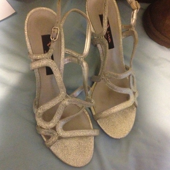 Silver sparkly heals