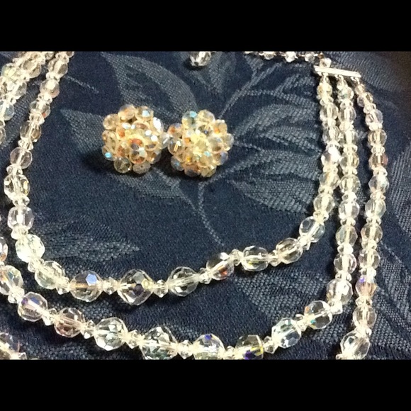 Host Pick- Vintage Crystal Necklace w/clip earrings - Picture 4 of 4