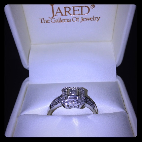 SOLD ✅ Vintage style white gold & diamond ring