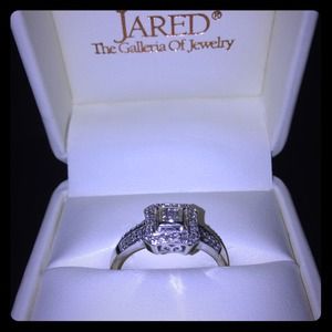 SOLD ✅ Vintage style white gold & diamond ring