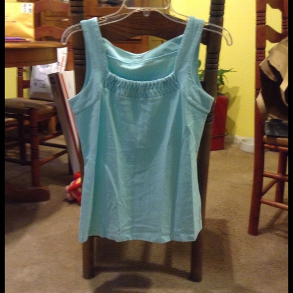 022 Sleeveless shirt❤️HOLD❤️