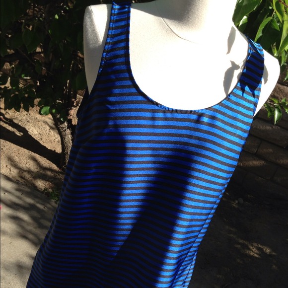Striped Michael Kors Sleeveless Top - Picture 2 of 4