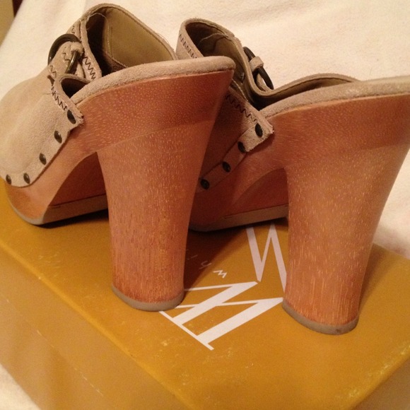 SOLD/bundled❗💥Steve Madden suede & wood heels - Picture 3 of 3