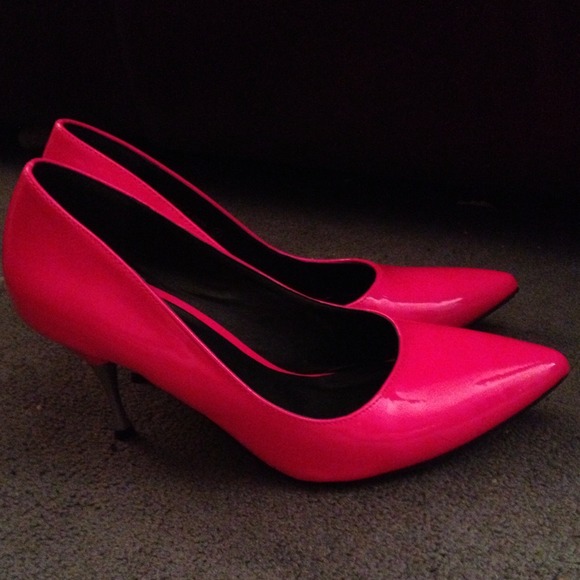 ⭐Hot Pink Heels Size 7⭐