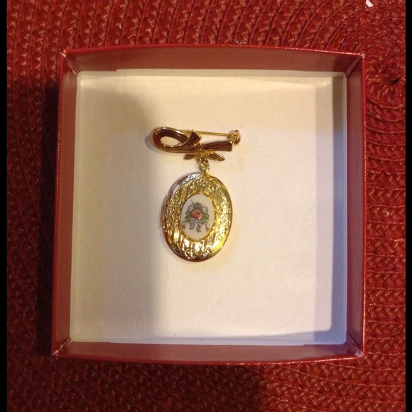 Jewelry - Locket 🌟🌟bundled🌟🌟