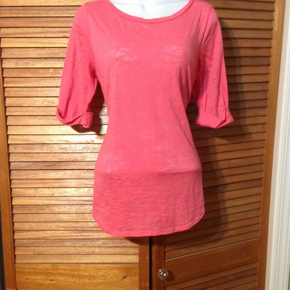 🔴Sold on bundle🔴💗Cute Roxy burnout top