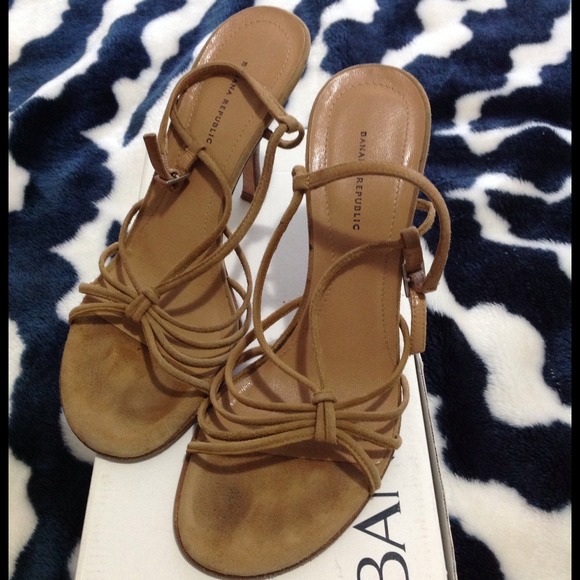 Donated❌ BR Suede Heels