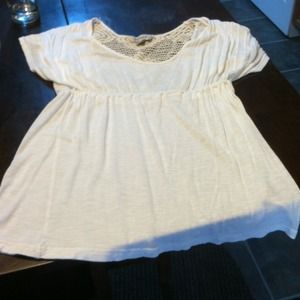 Cute white top in excellent condition