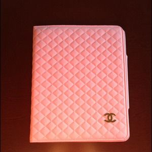 Pink inspired CHANEL iPad case 😍