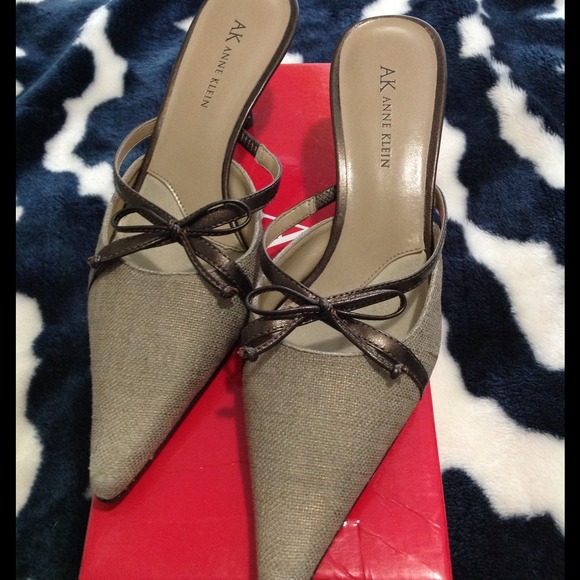 Donated❌ Anne Klein Tweed Slipon Heels
