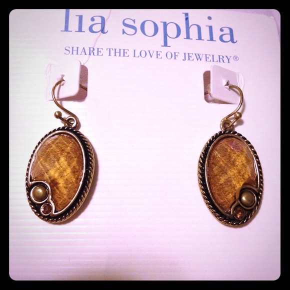 ✂️Price cut✂️ Lia Sophia Gold Crystal Earrings