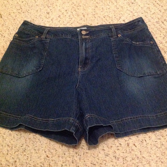 Denim stretchy shorts