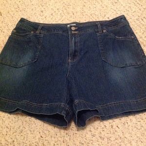 Denim stretchy shorts