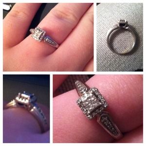 Size 6; 10 karat; white gold
