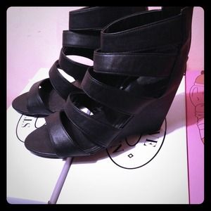 Black wedges