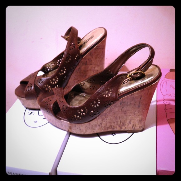 Brown cork wedges