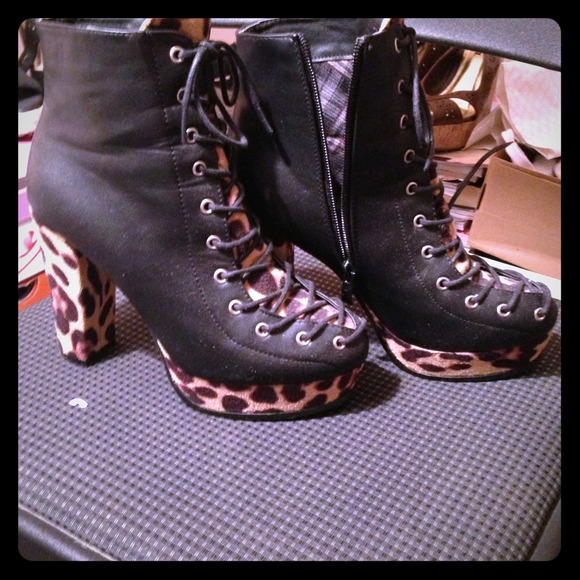 Leopard booties
