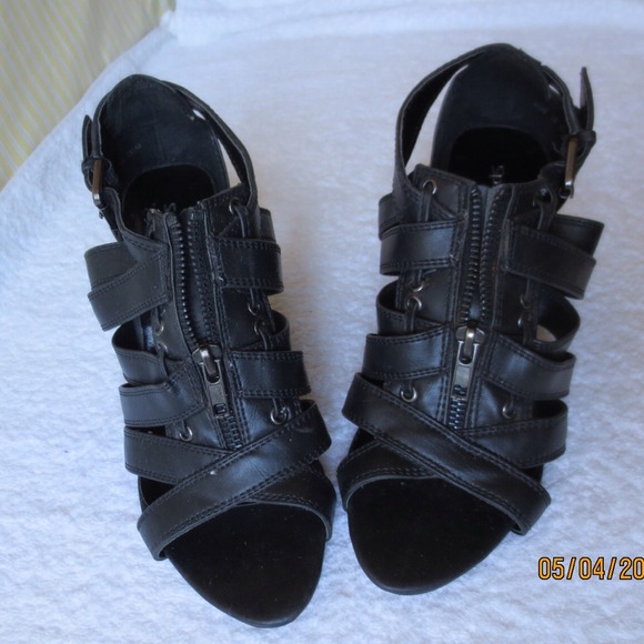 SOLD***Spring strappy heel sandals size 7 - Picture 2 of 3