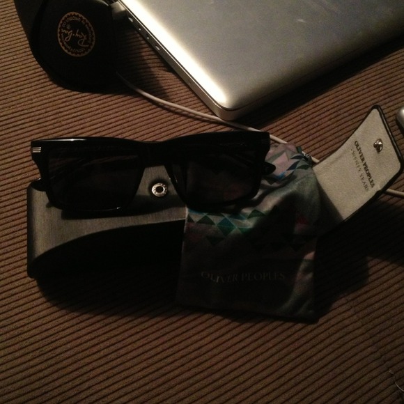 Oliver Peoples Accessories - Oliver people's polarized sunglasses