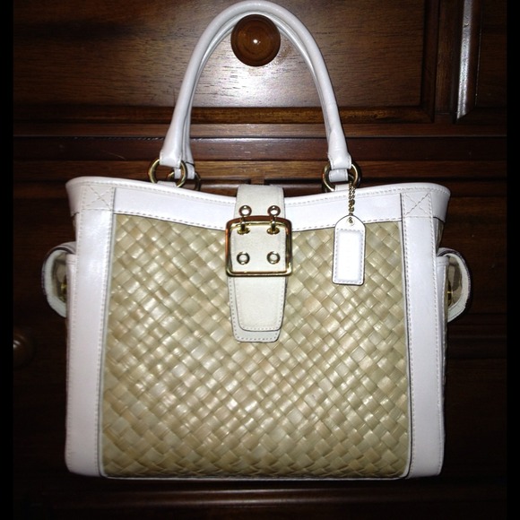 Coach Straw Handbag 💯 Authentic ⬇REDUCED⬇REDUCED