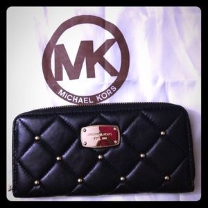 🔴SOLD🔴💯Michael kors studded wallet