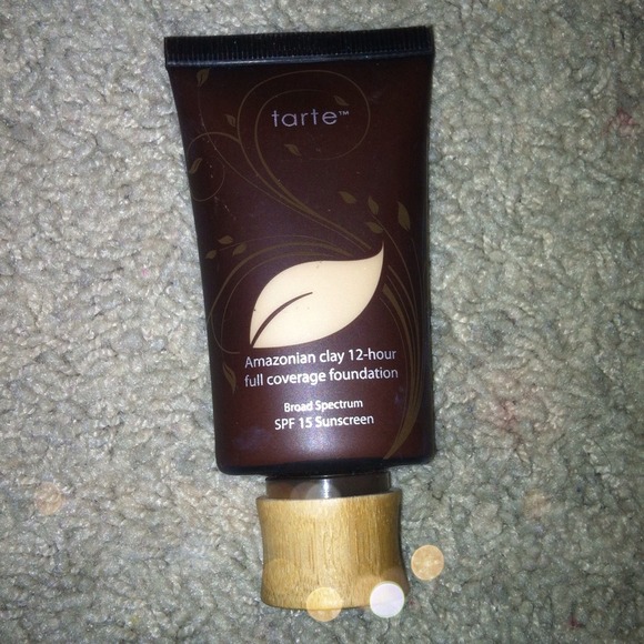 🚫SOLDTARTE AMAZONIAN CLAY 12 HR FOUNDATION