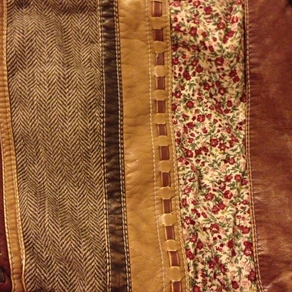 Floral handbag 💲JUST REDUCE 💲 - Picture 3 of 3