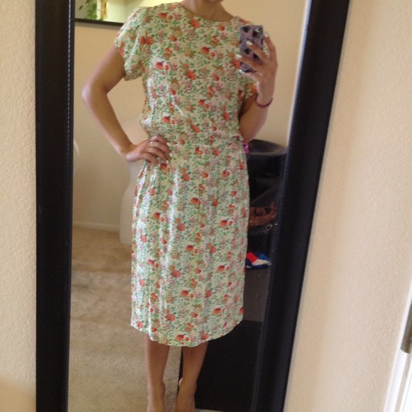 ❌SOLD---Vintage Tulip Sleeve Below the Knee Dress