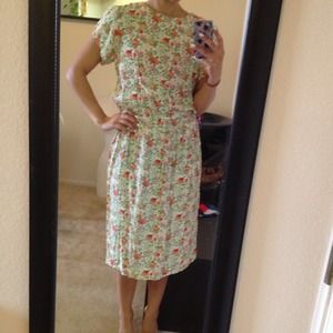 ❌SOLD---Vintage Tulip Sleeve Below the Knee Dress