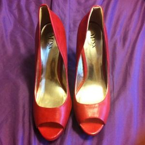 Beautiful Red Pumps☝
