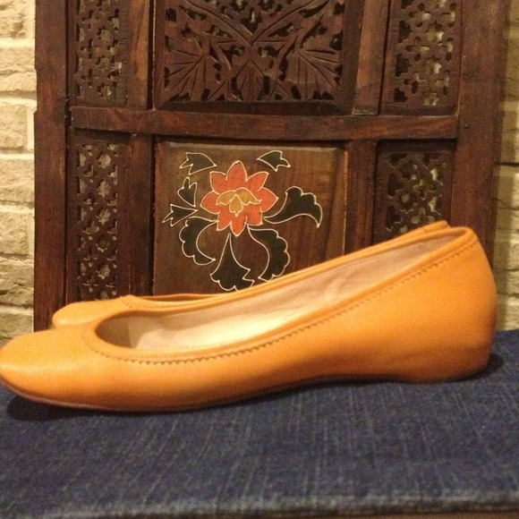 💯% AUTHENTIC Christian Louboutin Mustard Yellow Ballet Flats - Picture 4 of 4