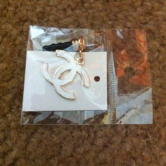 CHANEL Accessories - Bundle 💘Chanel headphone jack plug