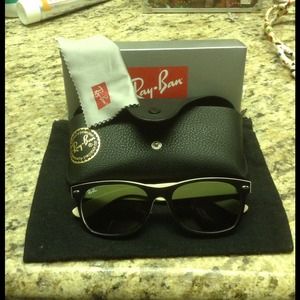 ⛔🚫SOLD🚫⛔💯% RAY-BAN WAYFARER 50mm