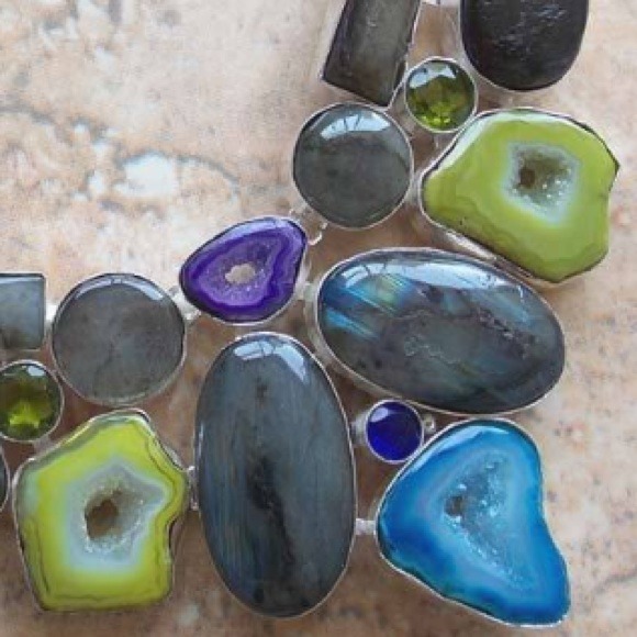 HOST PICK- AMAZING STATEMENT NECKLACE - Picture 2 of 3