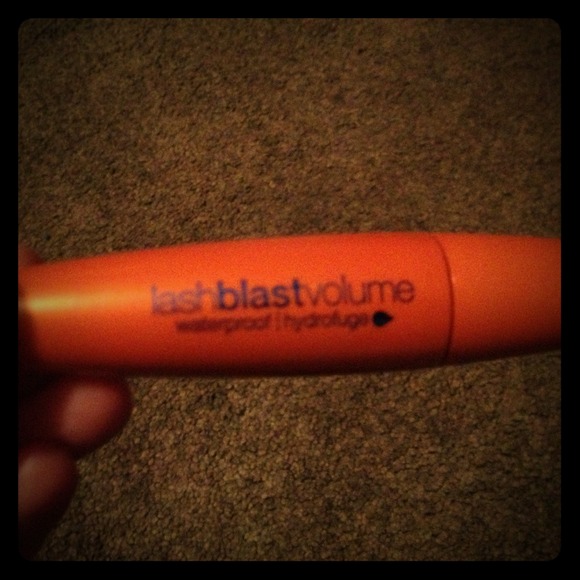 🚫SOLD! Cover girl lash blast mascara-waterproof!